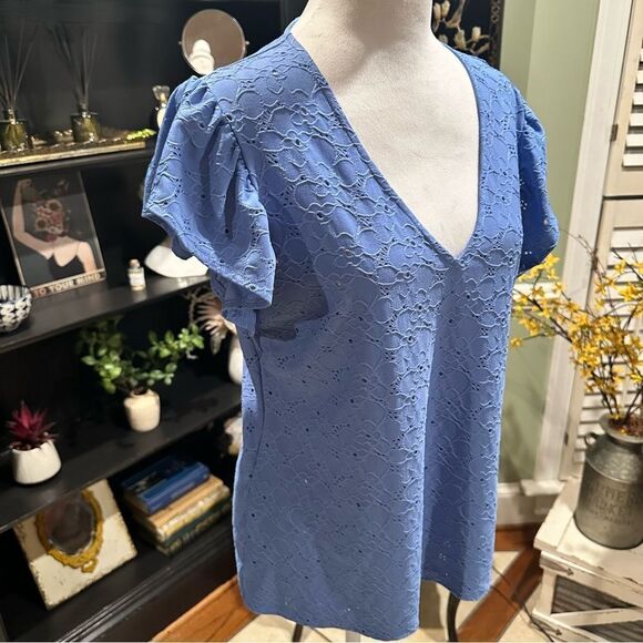 Michael Kors Blue Floral Textured Flutter Sleeve Blouse Size Medium - Picture 4 of 11